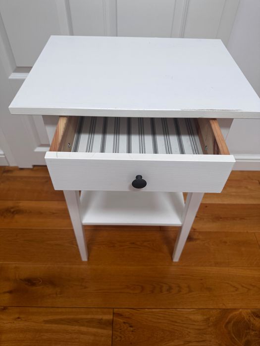 Biały stolik nocny - Ikea, seria Hemnes