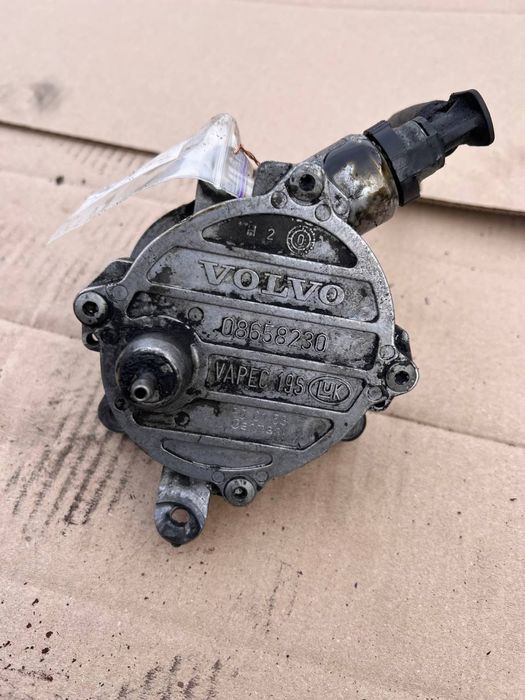 Вакуумний насос Volvo S60 S80 V70 2.4 08658230