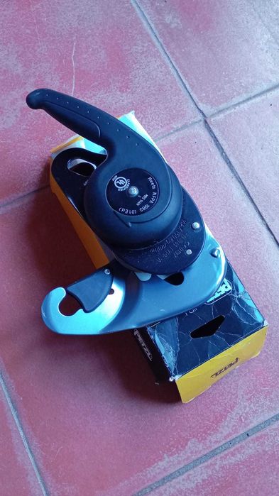 Petzl ID cinza novo segurança em altura alpinista