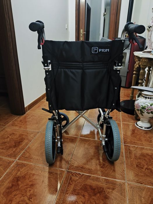 Cadeira de rodas como nova