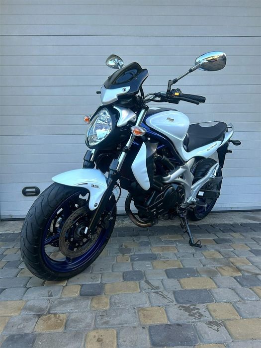 Suzuki Gladius 400, 2011pik, з Японії