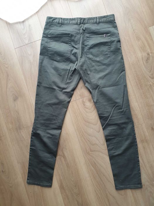 Spodnie khaki, Mango