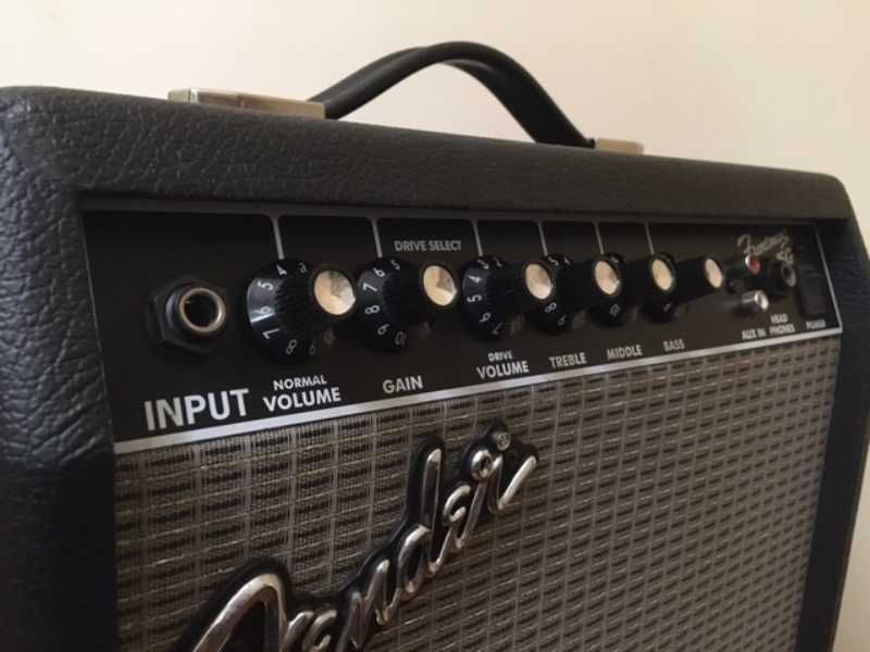 Amplificador de guitarra Fender como novo