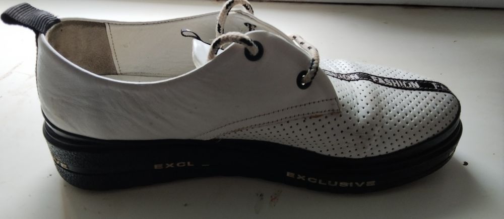 Продаеться кросовки