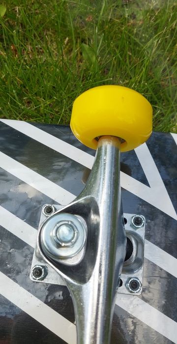 Deskorolka playground skateboard NOWA