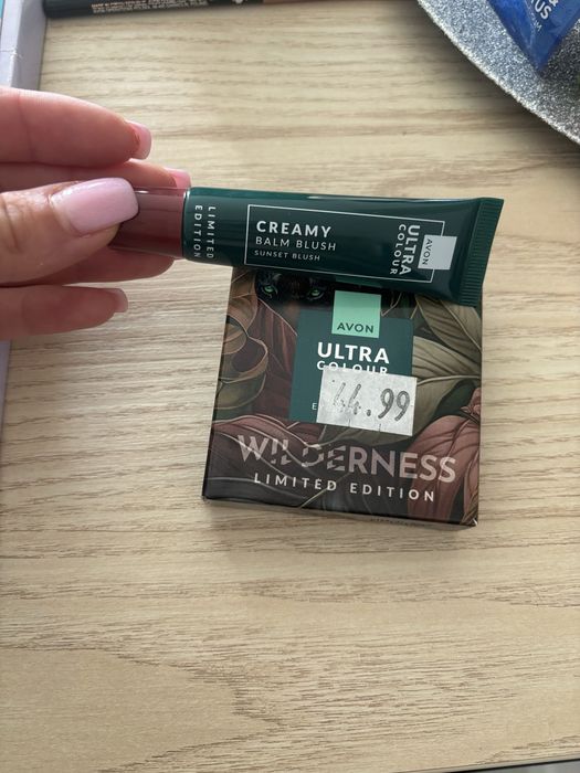 Paleta cieni do powiem , róż w kremie Avon