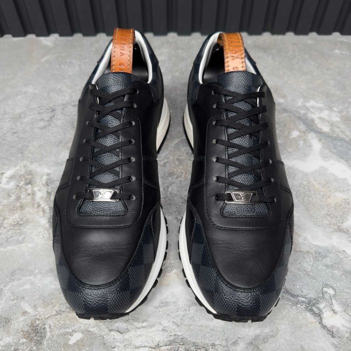 Louis Vuitton Run Away MTO Чоловічі кросівки шкіра оригінал 43 EUR
