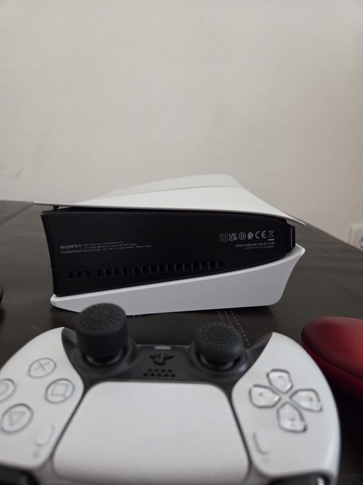Ps5 slim 1Tb com Leitor de CD + comando Sony  vermelho