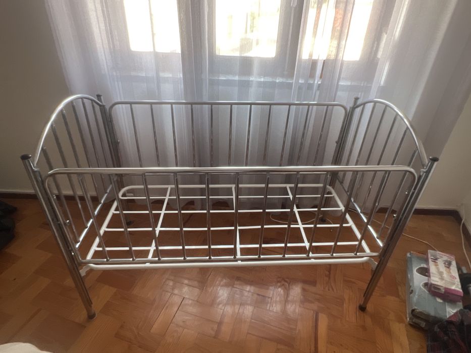 Cama de Grades de Ferro