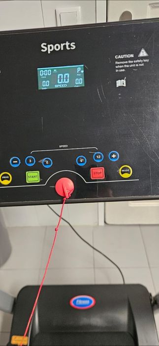 Esteira elétrica Clover Fitness para despachar