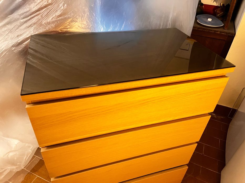 Cómoda MALM 4 gavetas carvalho, com tampo de vidro