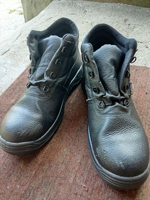 Спецвзуття виробництва Великобританії фірма beeswift!!!