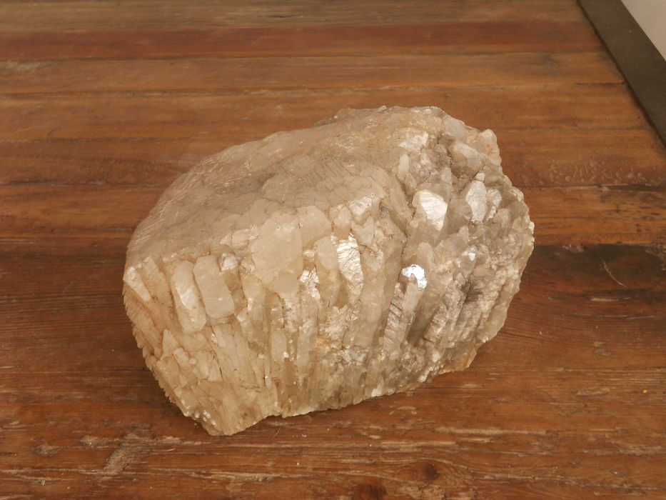 Rochas cristais minerais calcite naturais diversas cores e tamanhos