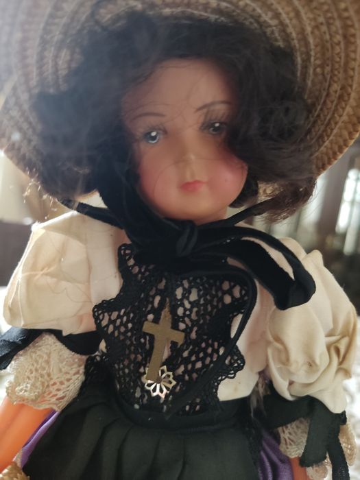 Boneca muito antiga