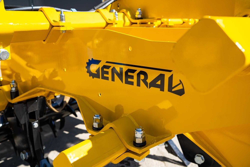 Глибокорозпушувач GENERAL 2 м