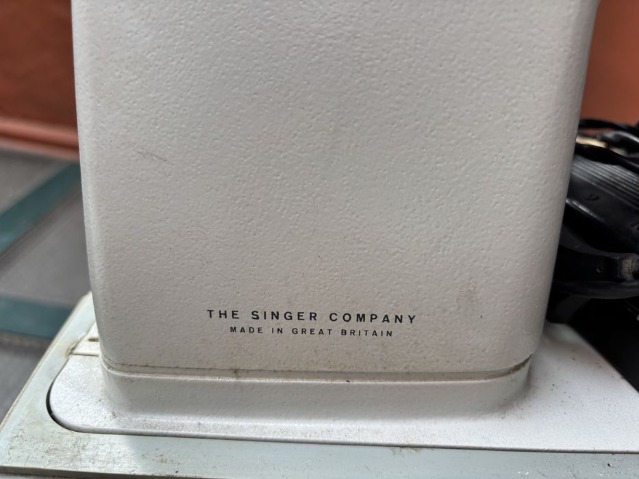 Maquina de costura Antiga da Singer para peças ou decoracao