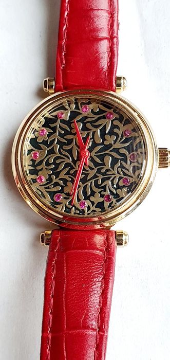 Продам золотые женские часы