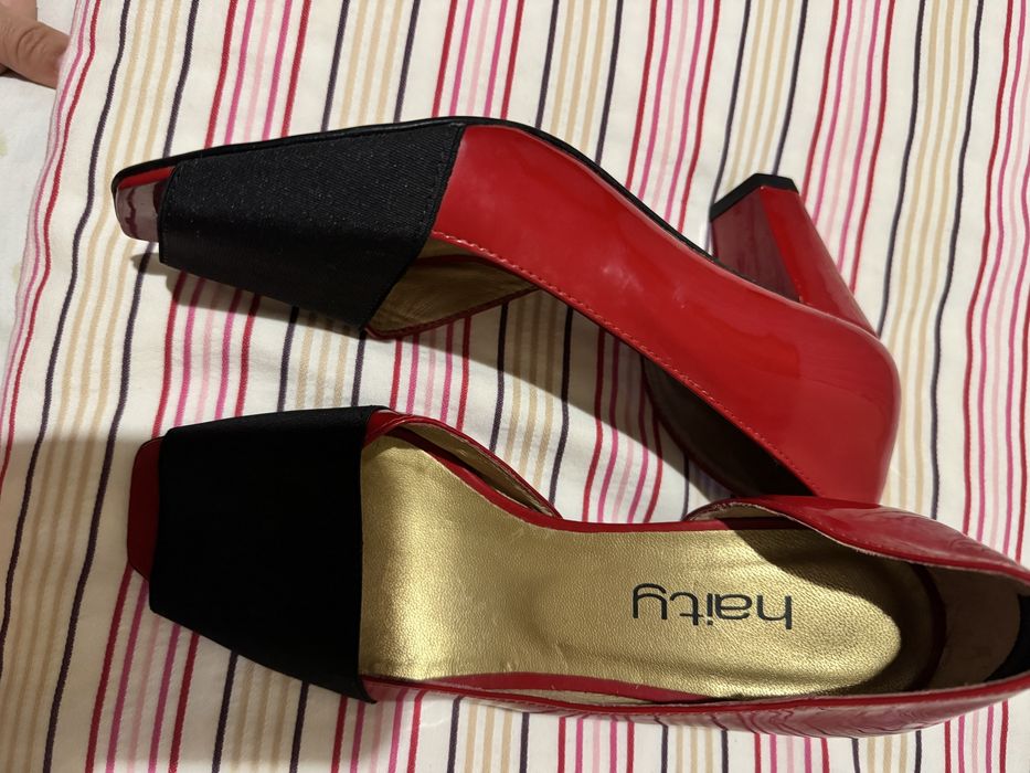 Sapatos Haity novos