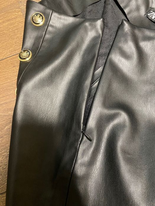 Шорти зі штучної шкіри від Zara