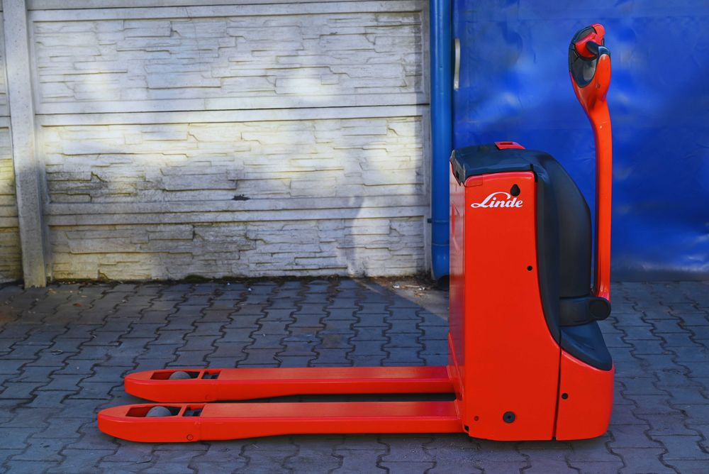 Paleciak elektryczny Linde T16 1600kg 2021 rok 230mth Li-ion FHP 478