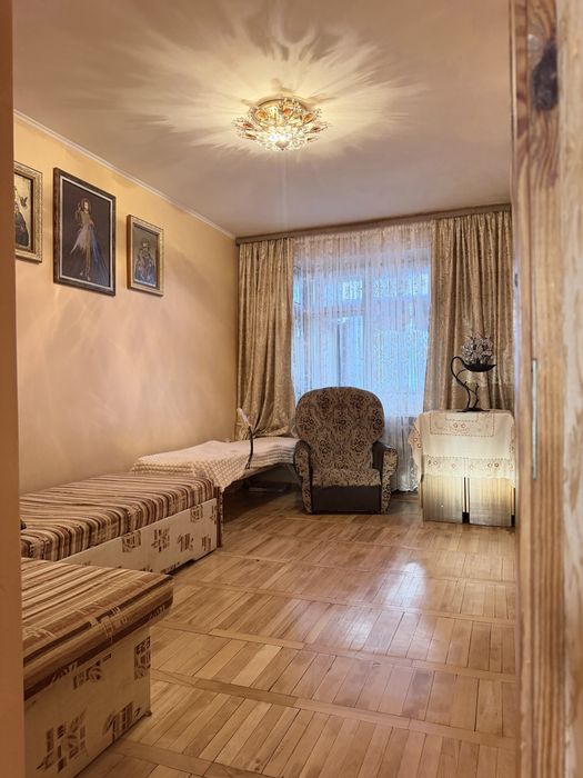 Продаж 2к квартири ВЛАСНИК залізничний район низинна 4 розглядаю держ програми