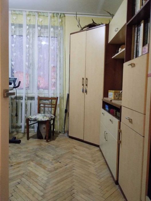 Продам трикімнатну квартиру на Скорини