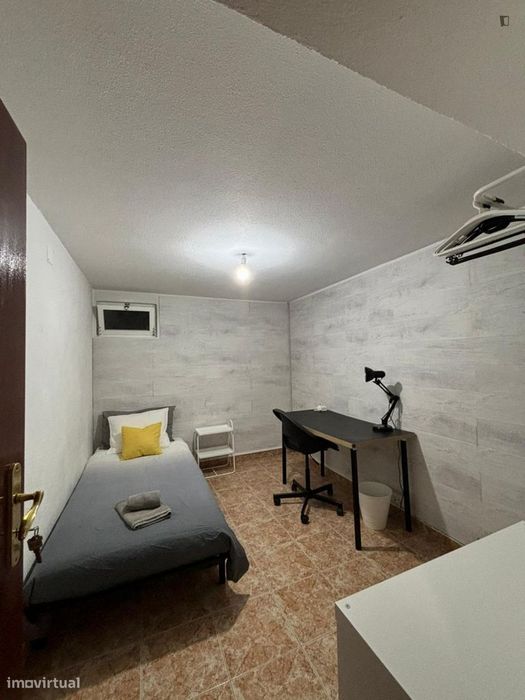Quarto - localizado em Ajuda Lisbon