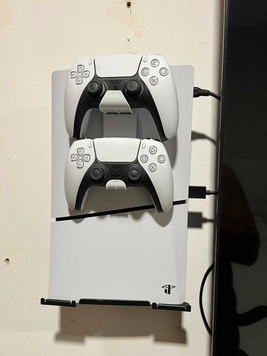 PS5 Slim Digital + 2 Comandos