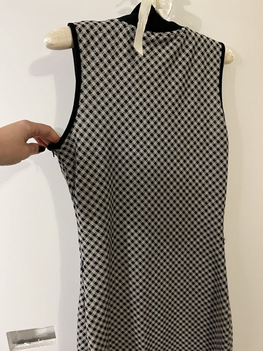 Elegancka dopasowana sukienka lub tunika