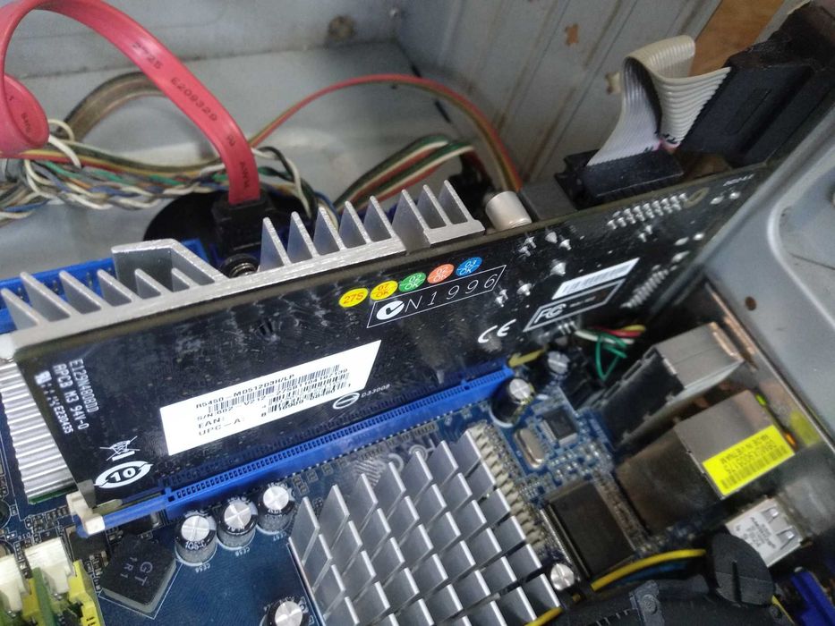 Видеокарта рабочая  MSI ATI RADEON HD 5450  1 гб  DDR3 есть HDMI