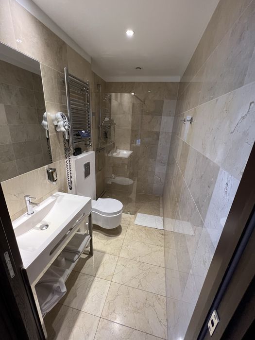 Glazurnik, flizowanie, układanie płytek, prace wykończeniowe pod klucz