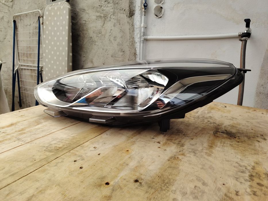 Farol esquerdo H1BB-13W030-AE