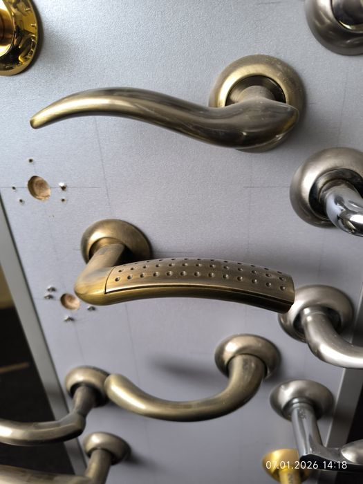 Продаю дверные ручки