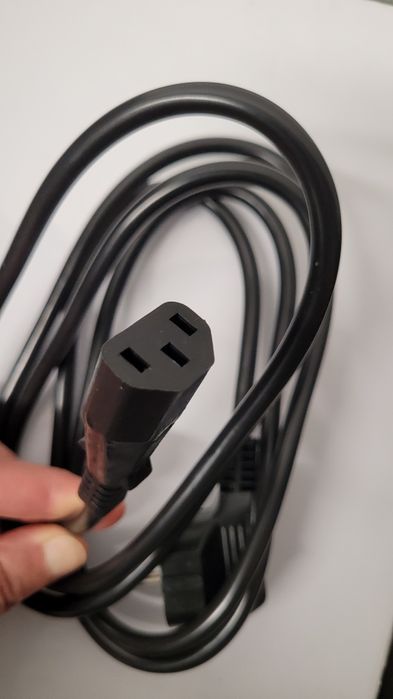 Cabo de alimentação de computador