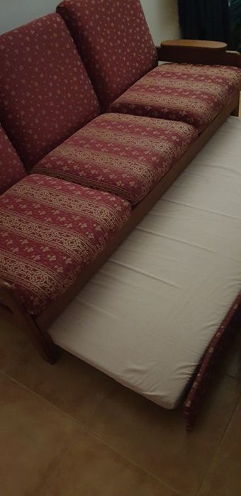 Sofá 3 lugares com cama individual
