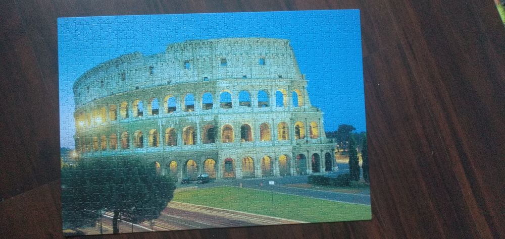 Puzzle ułożone 1000 elementów