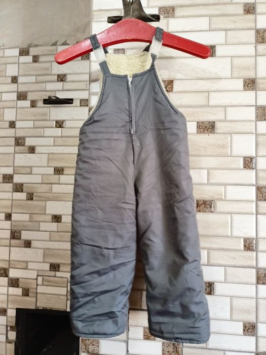 Продам одяг 92 98р куртка полукомбенізон десісезонна куртка.