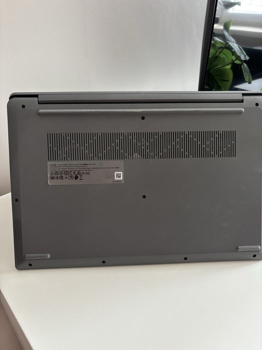 LENOVO IdeaPad 3 15.6 R5-5500U 8GB RAM 512GB SSD