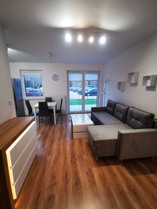 Mieszkanie z ogródkiem i parkingiem/2500(czynsz już w cenie)