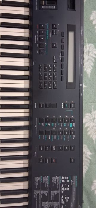 Teclado Yamaha V50