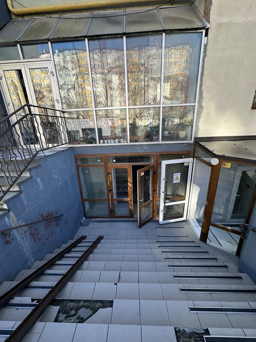 Продається цокольне приміщення по вул. Галицька 160м2