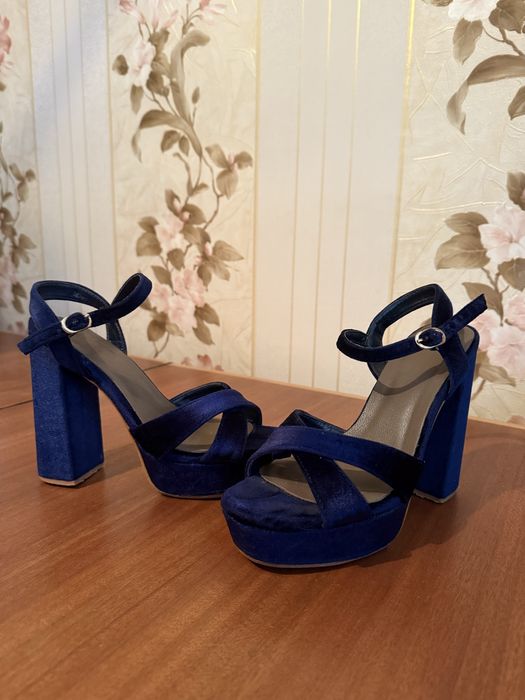 Бархатные босоножки