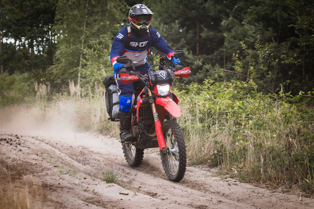 Wynajem Motocykli Husqvarna Svartpillen 401 CRF 300 Prawo jazdy A2