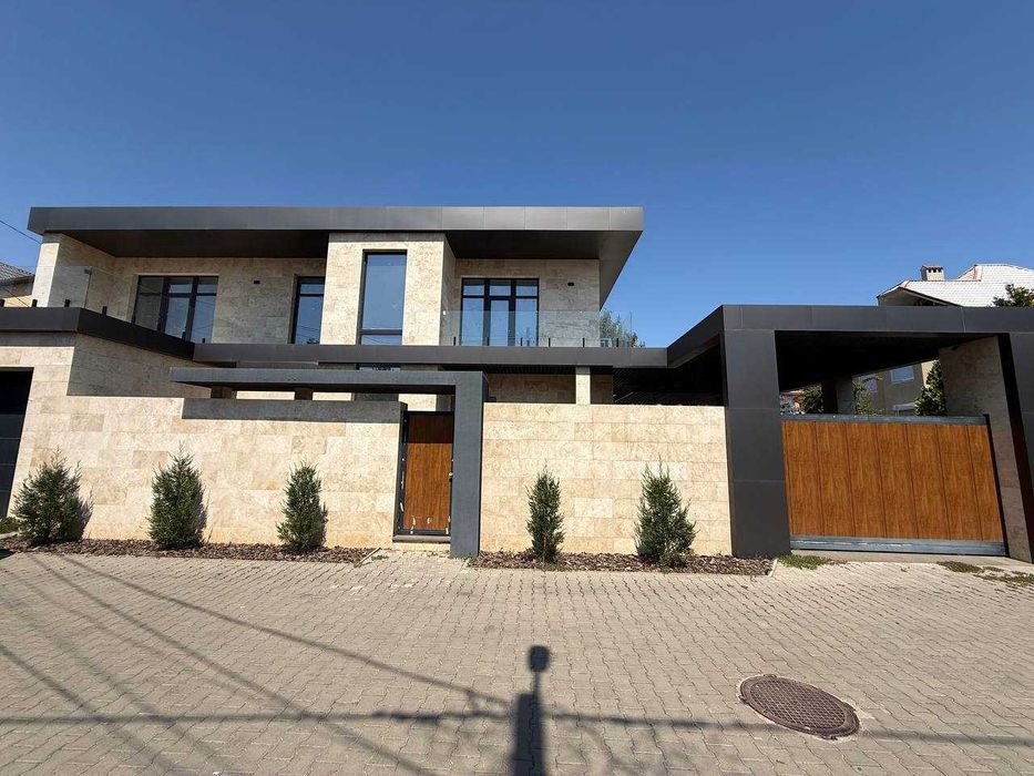 Продам Дом 300 м² с бассейном в закрытом кооперативе, 10 ст. Фонтана.