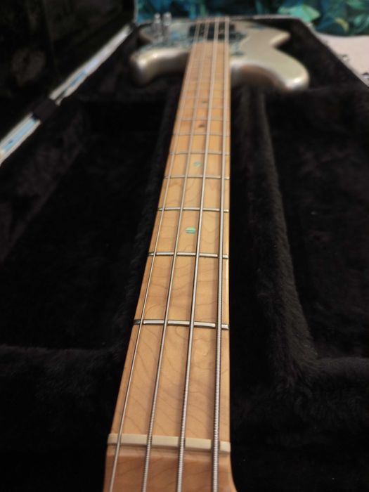 Fender American Deluxe Precision Bass