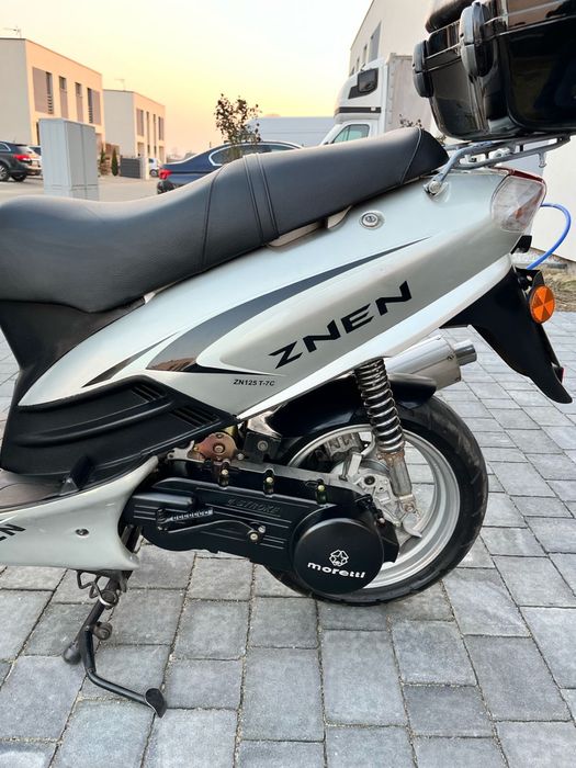 Skuter Znen 2008 + 2 kaski