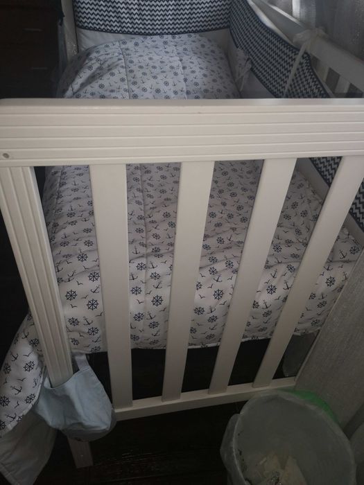 Matte White Lacquered Crib