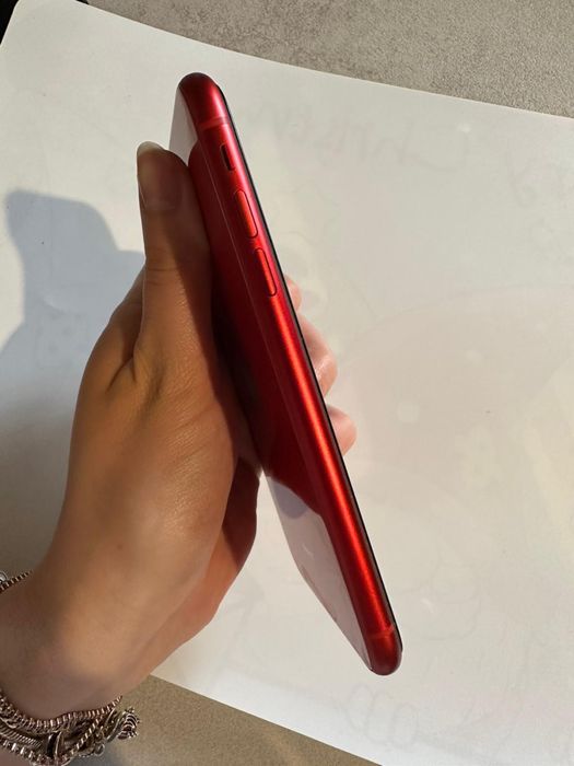 IPhone 11  красный Б/у