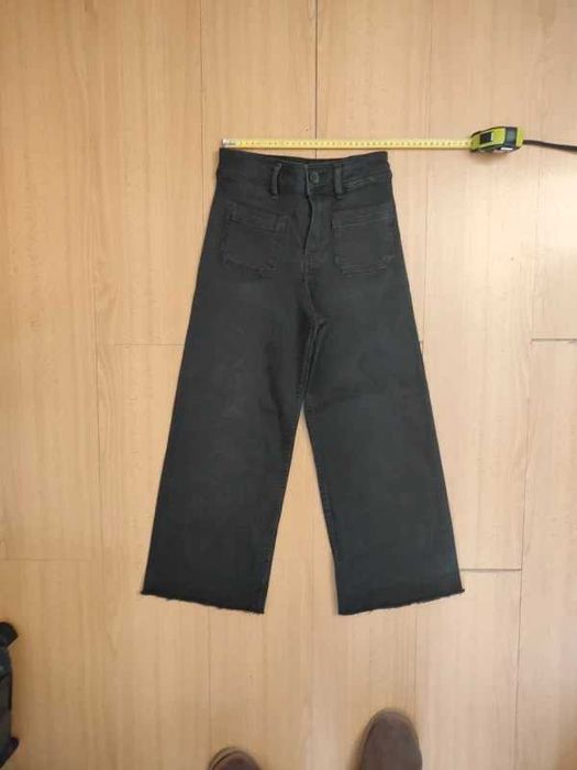 calças de ganga da Zara Kids (10 anos) são um modelo Wide Leg