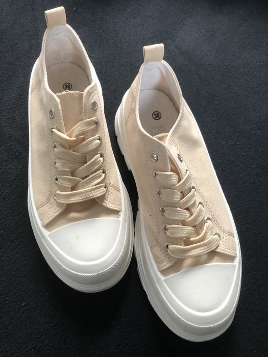 Trampki na wyższej platformie NOWE